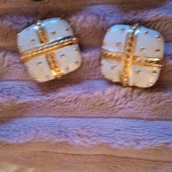 Earrings Set - Picture 3 of 8